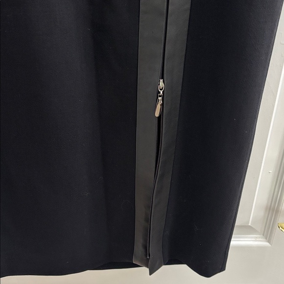 Dana Buchman Petite 6P Black Leather Trim Skirt - Picture 3 of 7